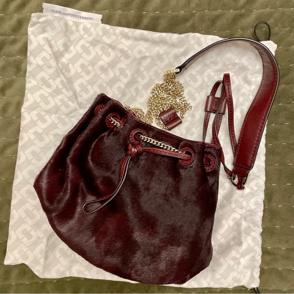 DIANE VON FURSTENBERG
Love Power mini bucket bag - Picture 5 of 7